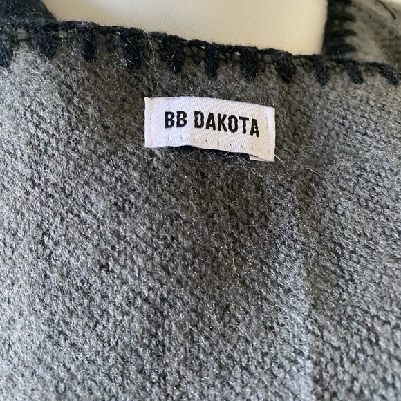 NWOT BB DAKOTA Wrap - Picture 3 of 3